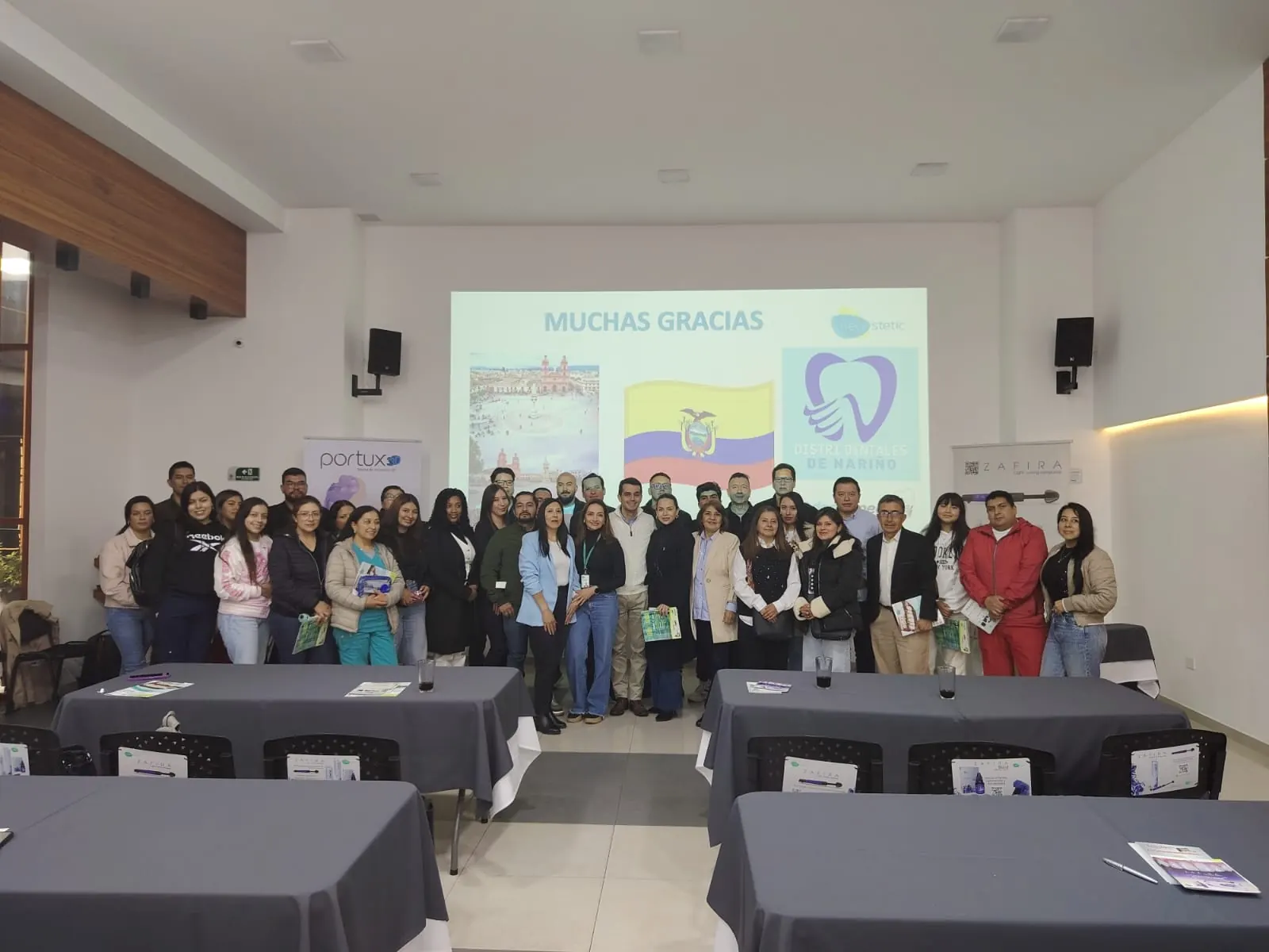 Odontólogos y equipo de Distridentales de Nariño en una capacitación con New Stetic